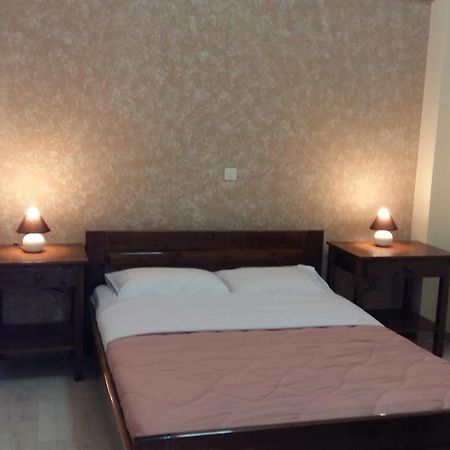 Faros Apartments Артемида Екстериор снимка