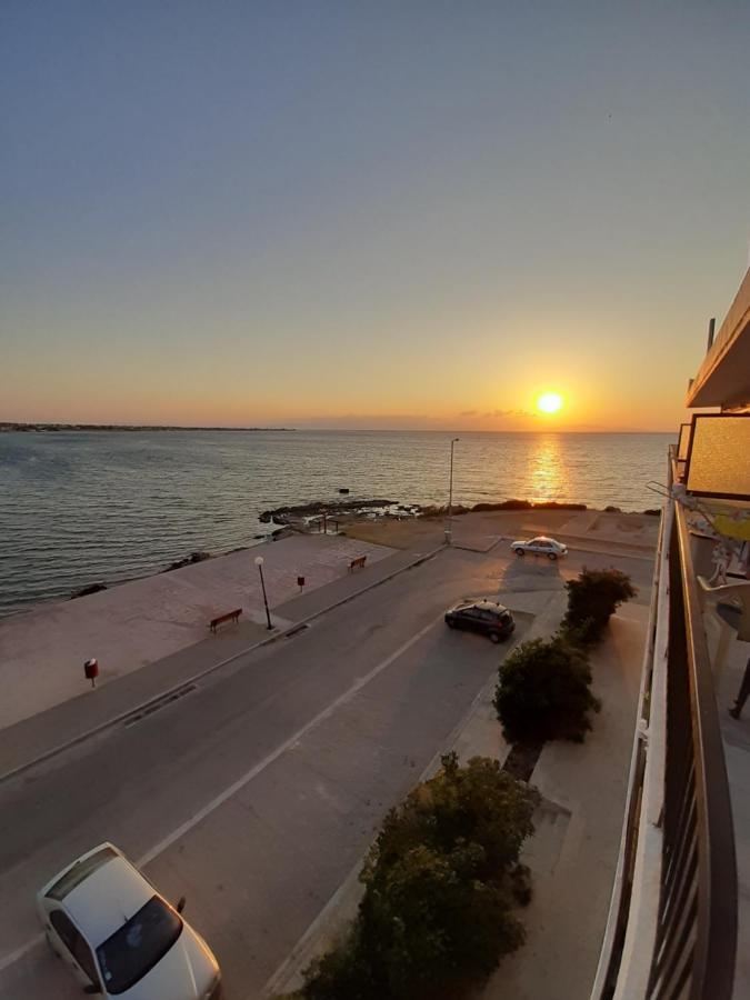 Faros Apartments Артемида Екстериор снимка