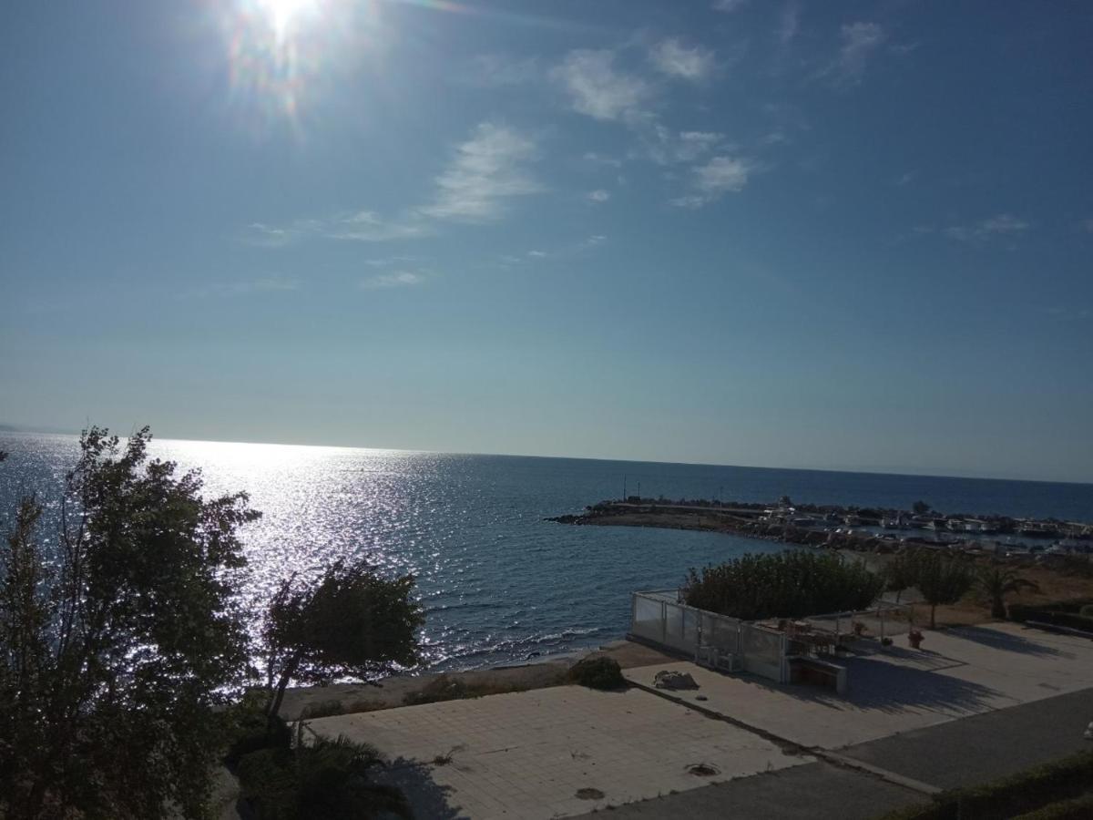 Faros Apartments Артемида Екстериор снимка