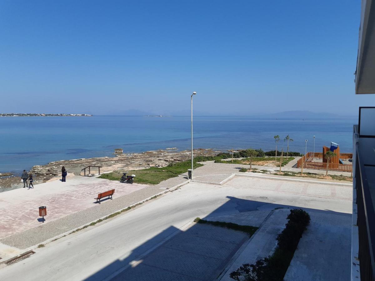 Faros Apartments Артемида Екстериор снимка